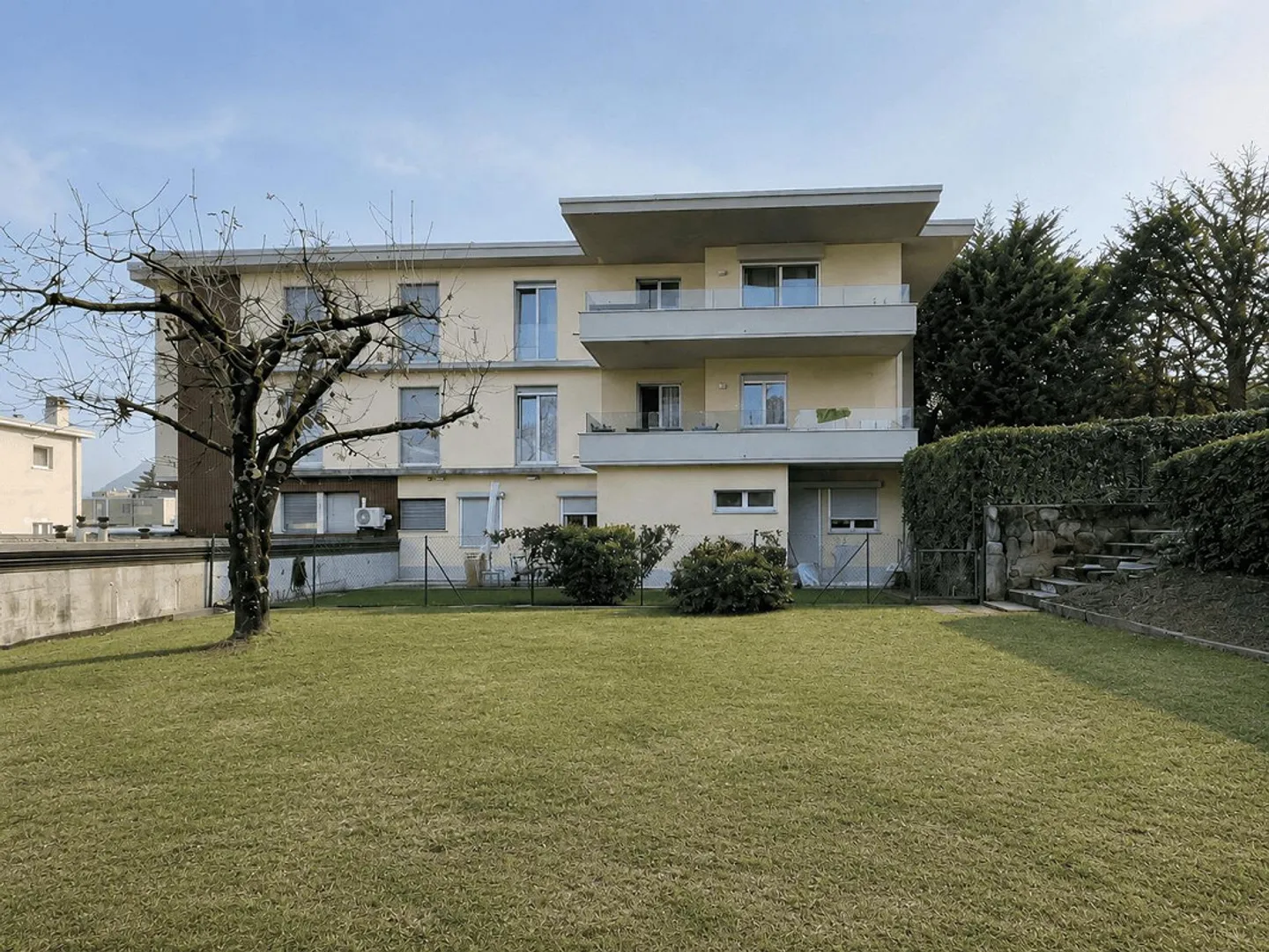 SPACIOUS 2.5 APARTMENT WITH LAKE VIEW AND OUTDOOR PARKING - Photo 12 of 13