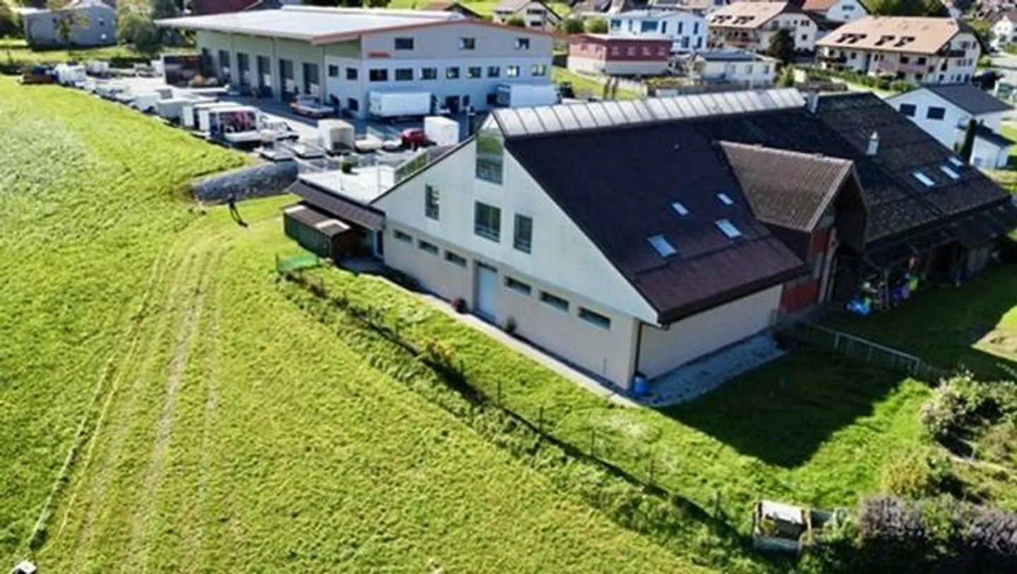 Free Suite Villa of 165 m2 + large storage area of 154 m2 - Photo 12 of 13