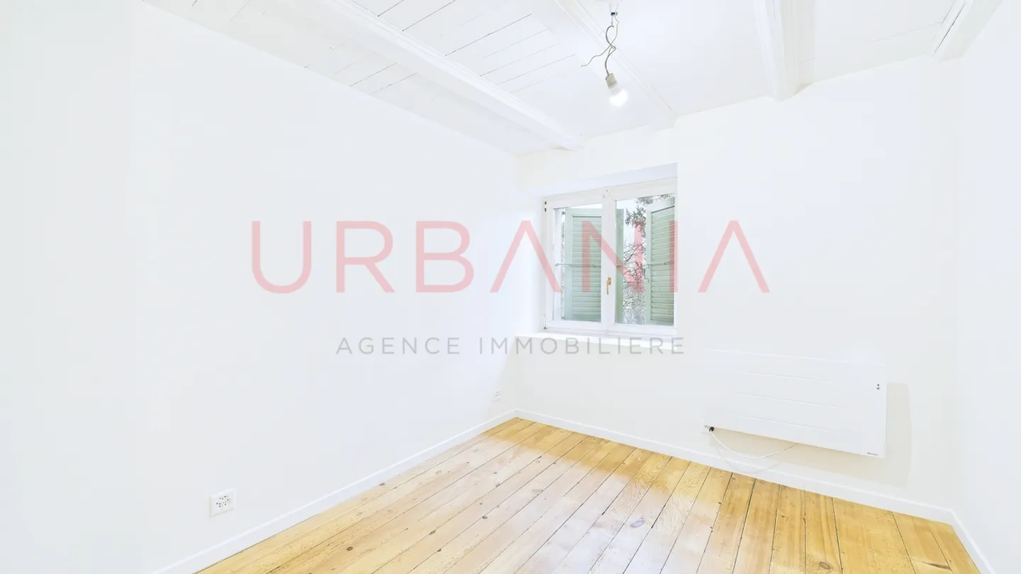 Triplex con giardino completamente ristrutturato nel cuore del villaggio - Foto 9 di 11