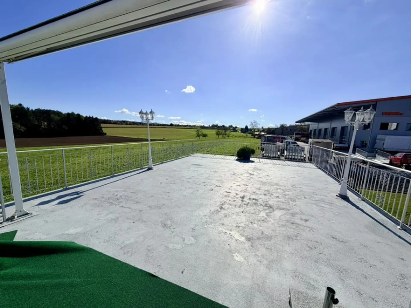 Free Suite Villa of 165 m2 + large storage area of 154 m2 - Photo 1 of 13