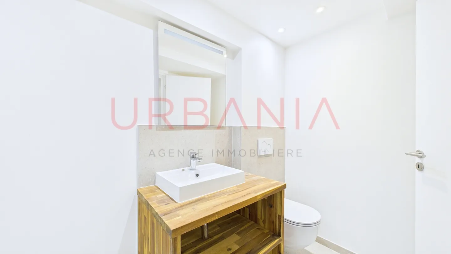 Triplex con giardino completamente ristrutturato nel cuore del villaggio - Foto 6 di 11