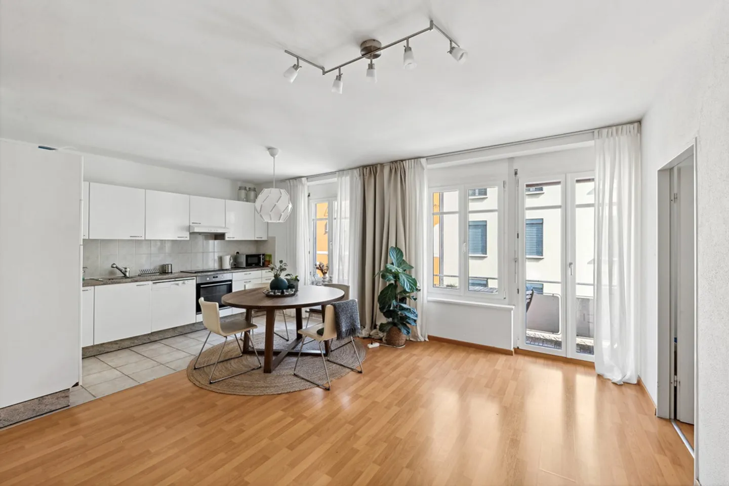Charmante Wohnung mit Balkon - Foto 3 von 5