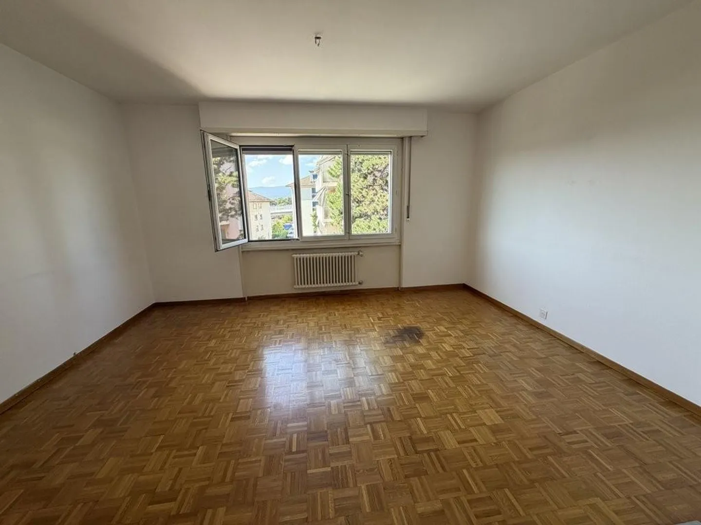 Charmant appartement 2.5 pièces - Photo 2 sur 6