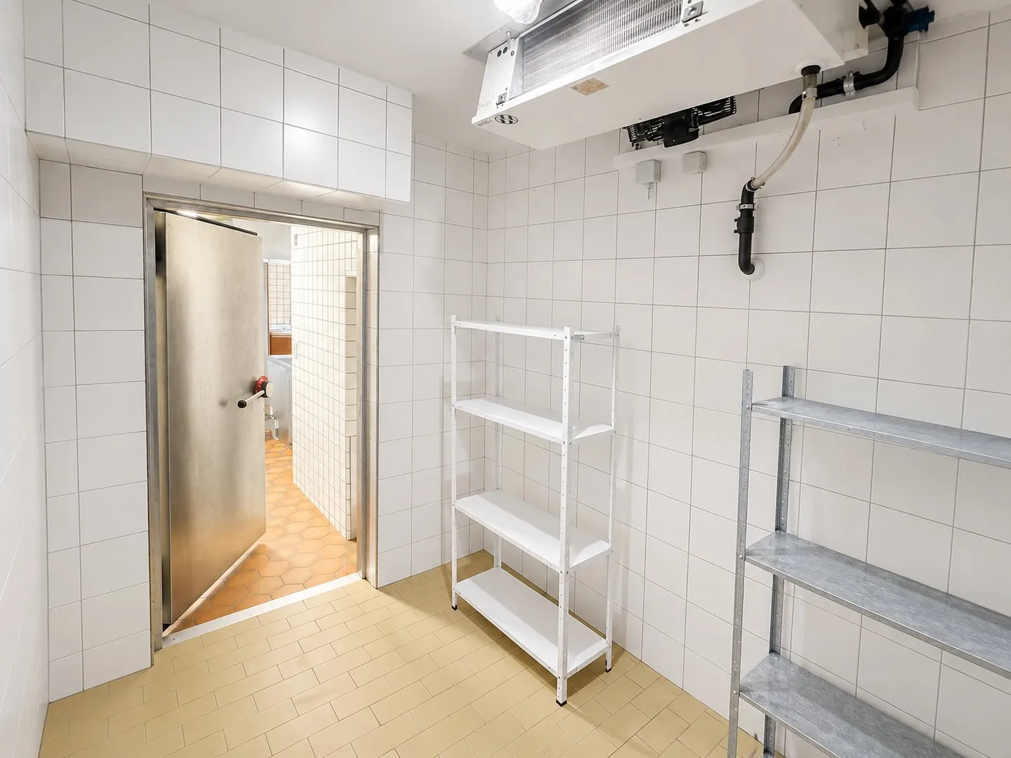 Commercial Space for Restaurant - Photo 8 of 19