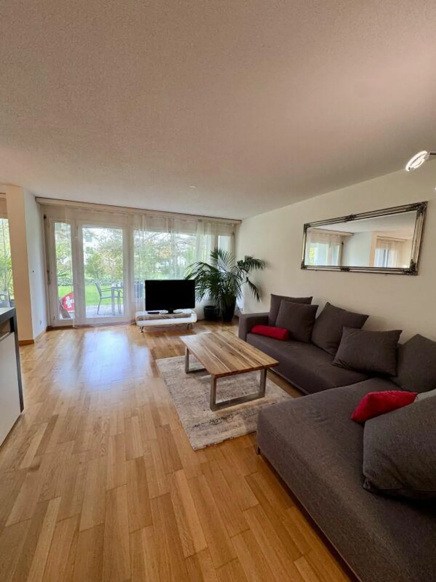 Appartement au rez-de-chaussée avec patio - Photo 1 sur 4