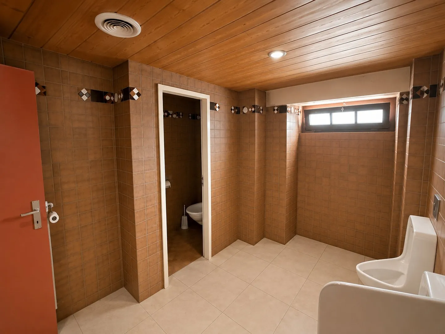 Commercial Space for Restaurant - Photo 18 of 19