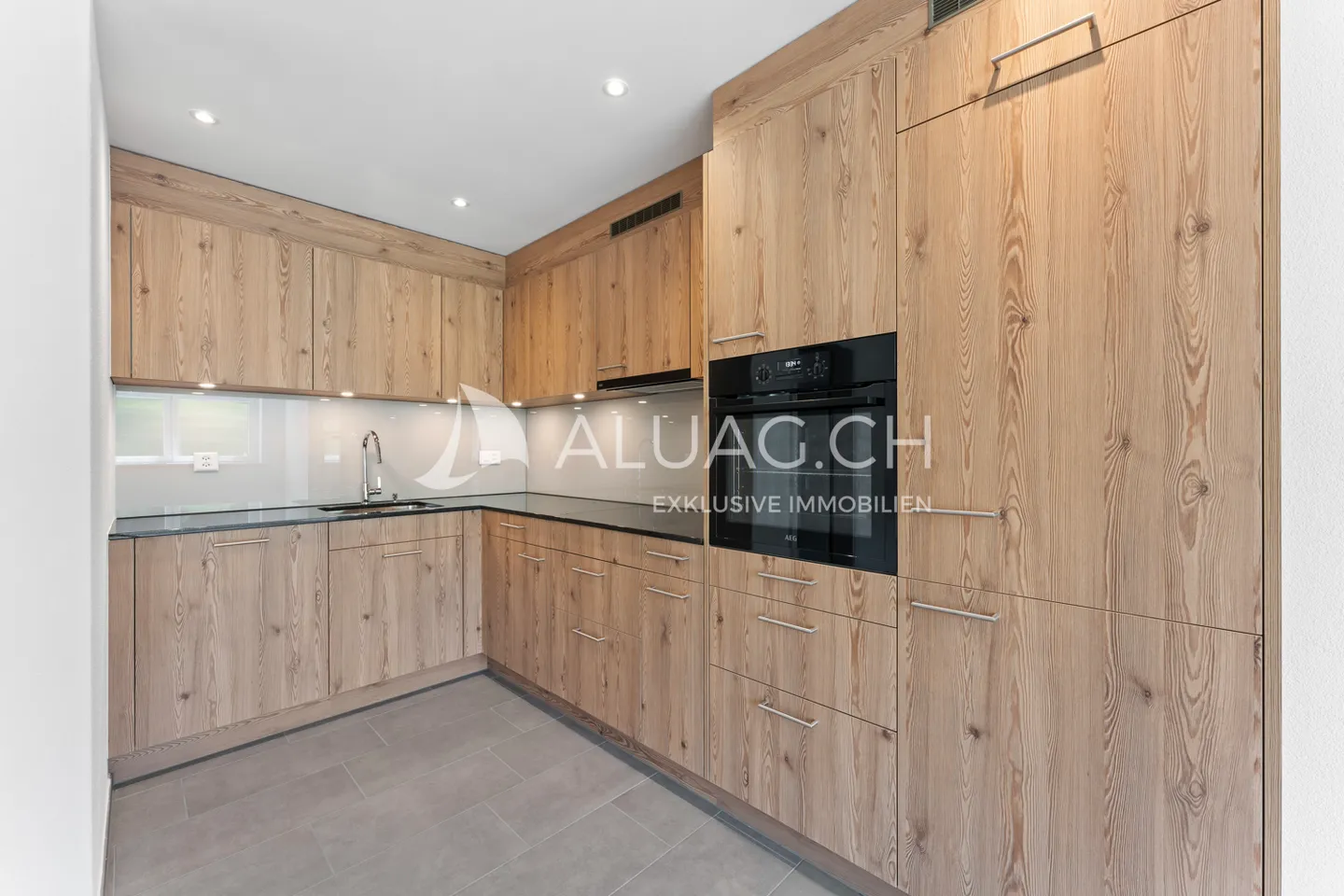 JURA LIVING - CHARMING 3.5 ROOM APARTMENT - Photo 5 of 11