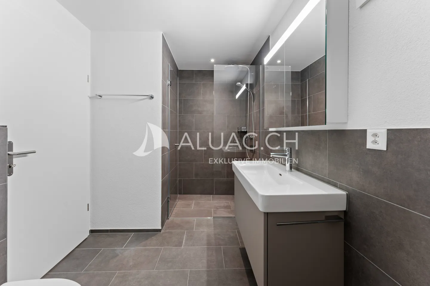 JURA LIVING - CHARMING 3.5 ROOM APARTMENT - Photo 8 of 11