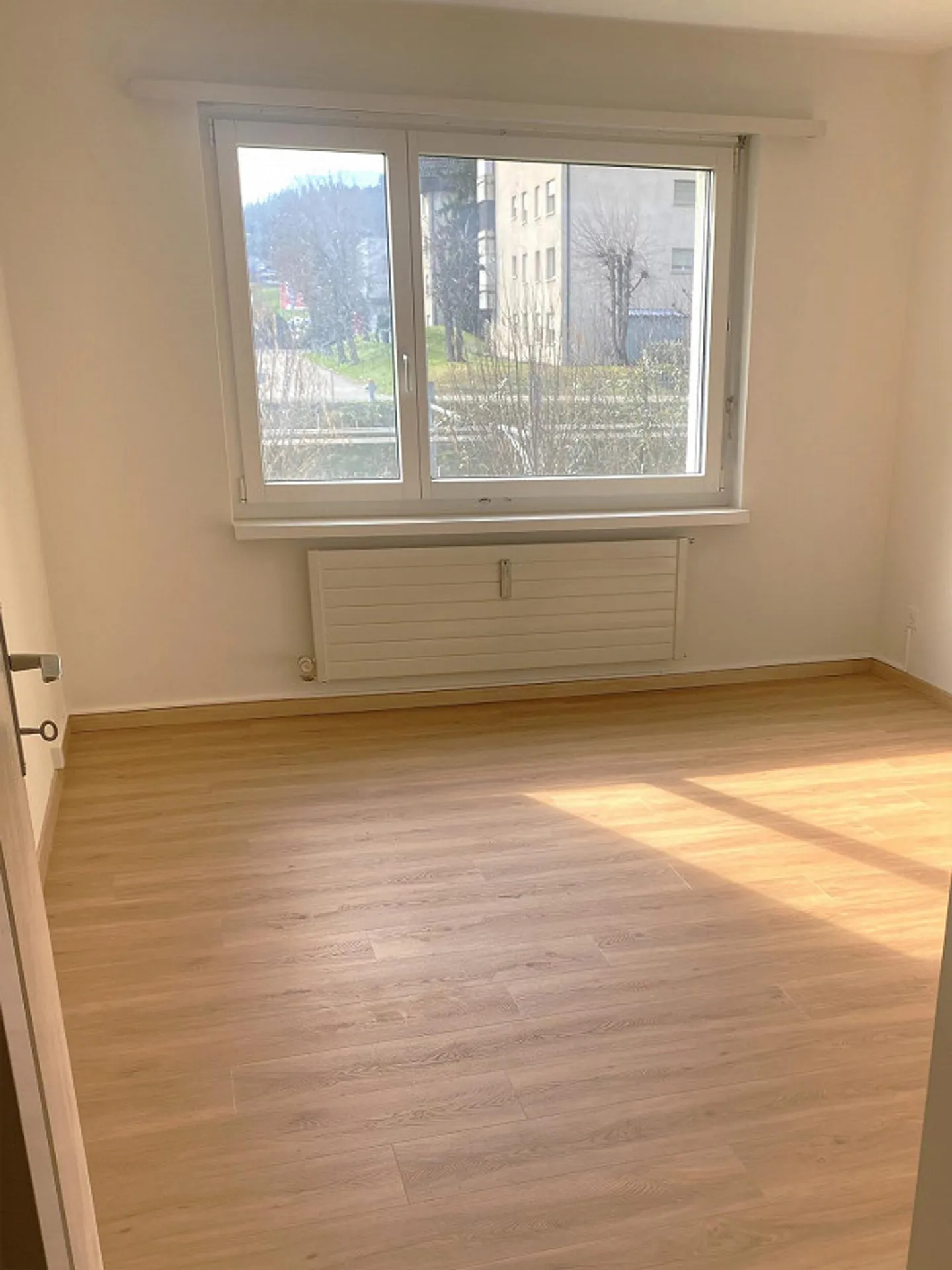 Appartamento luminoso e recentemente ristrutturato di 4,5 locali con due balconi - Foto 4 di 5