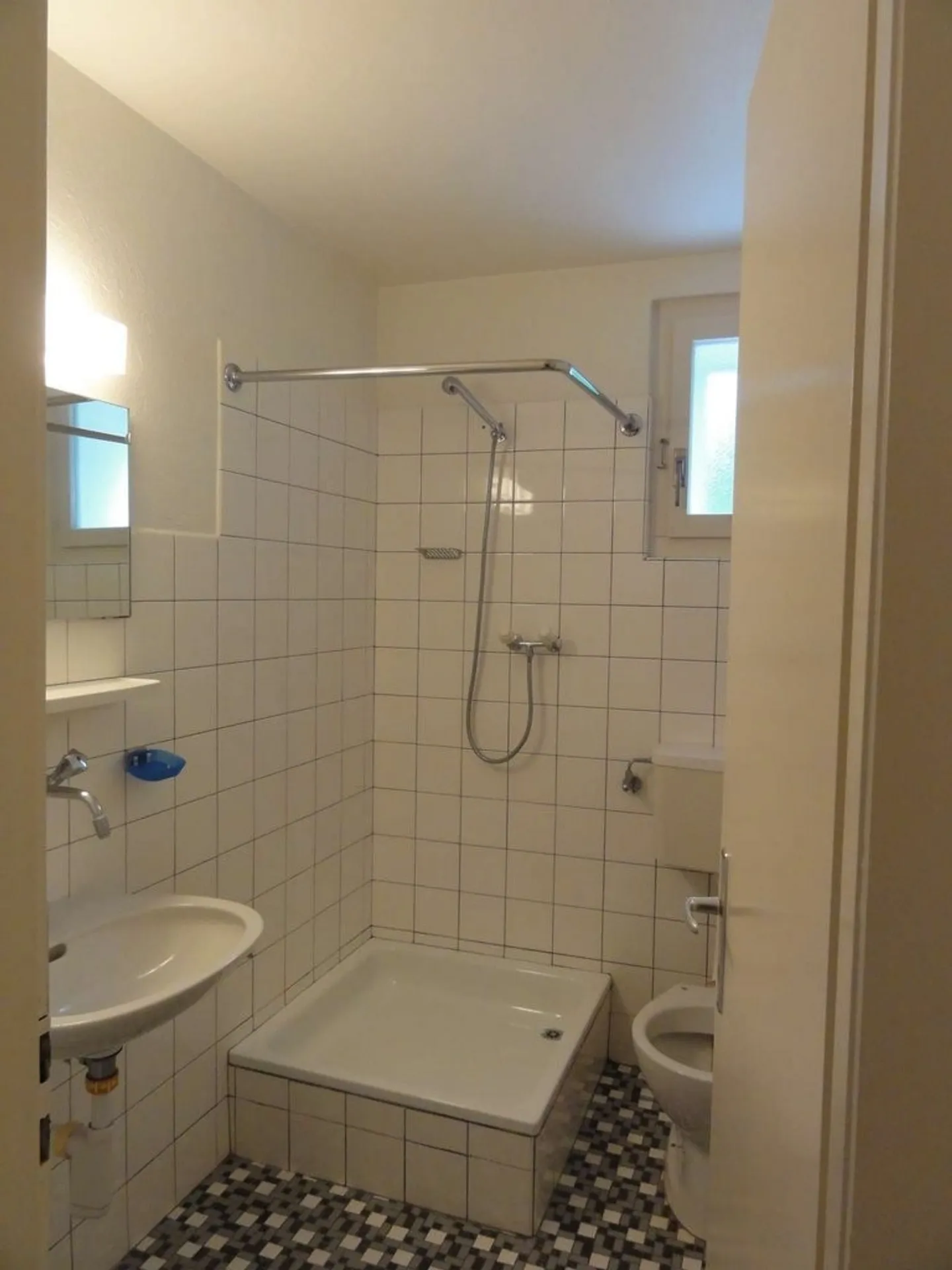 Modern studio in the Beaumont district! - Photo 4 of 6