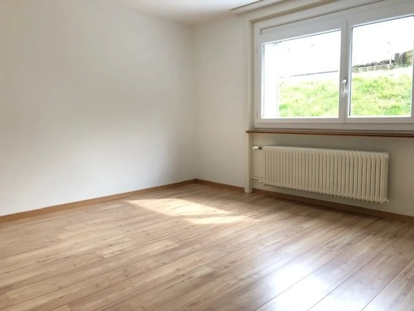 Modern studio in the Beaumont district! - Photo 2 of 6