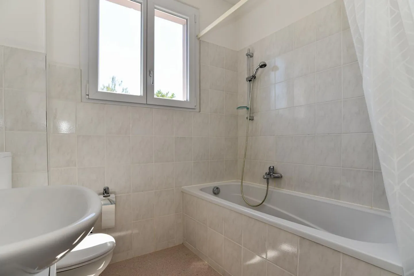 Three-family house in a good location in Buchs with well-kept surroundings - Photo 11 of 14
