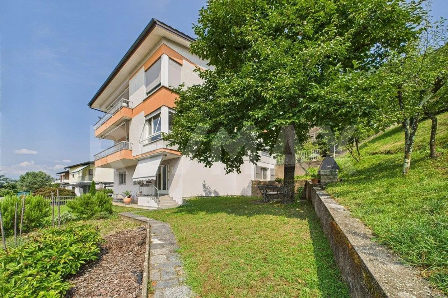 Appartamento con giardino e vista lago - Foto 3 di 9