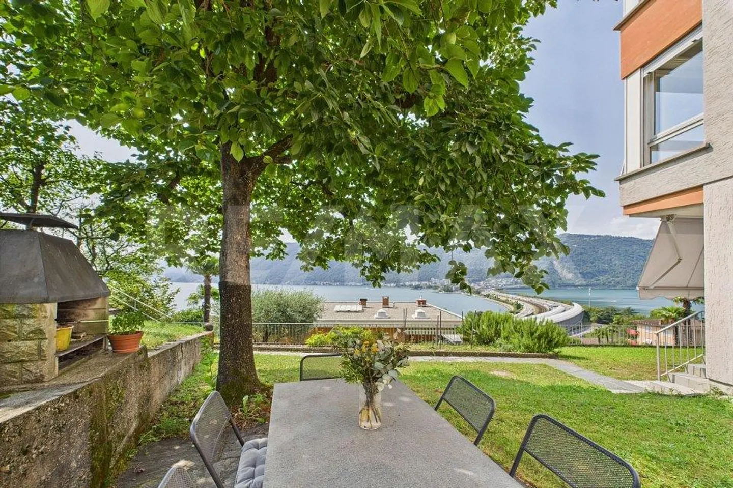 Appartamento con giardino e vista lago - Foto 8 di 9