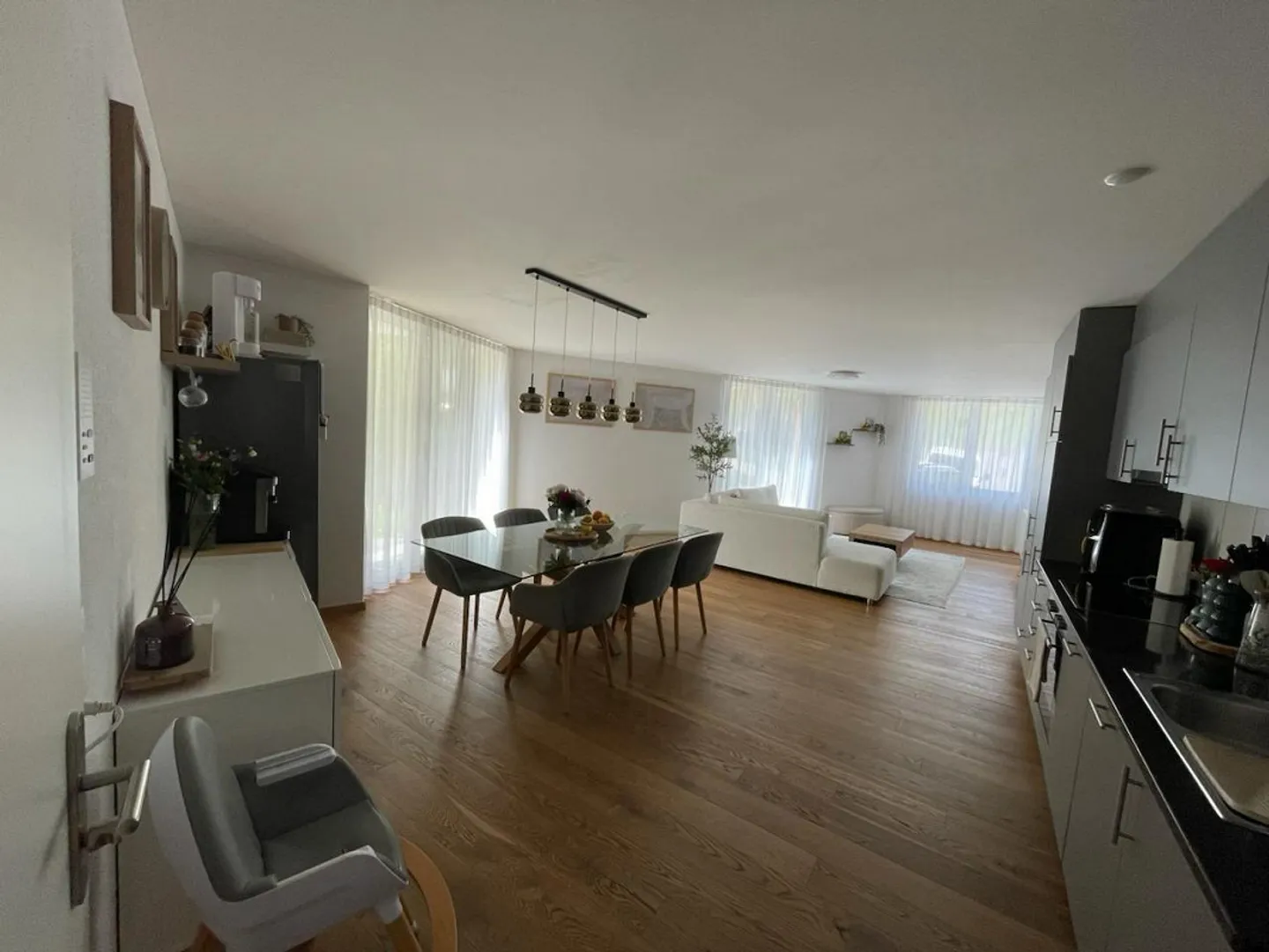 Modern 4.5-room apartment with terrace for rent - Photo 3 of 12