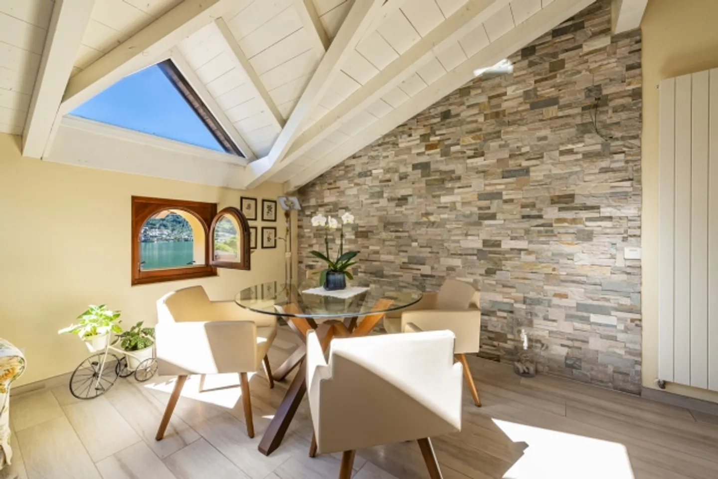 «5.5 Room attic apartment» - Photo 8 sur 14