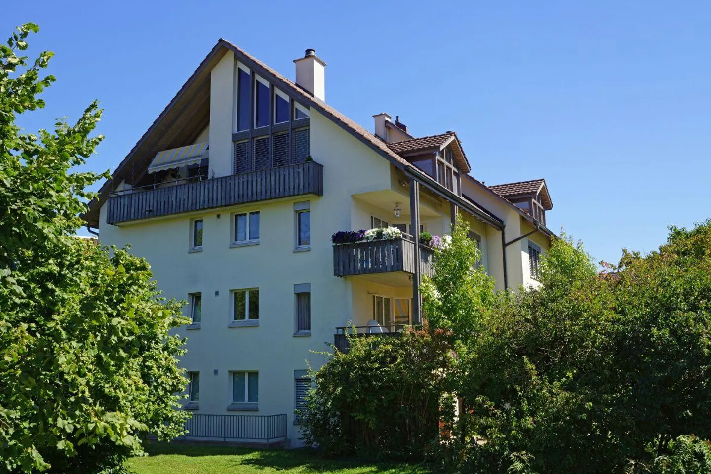 Dachwohnung mit Galerie und Cheminée - Foto 1 von 6