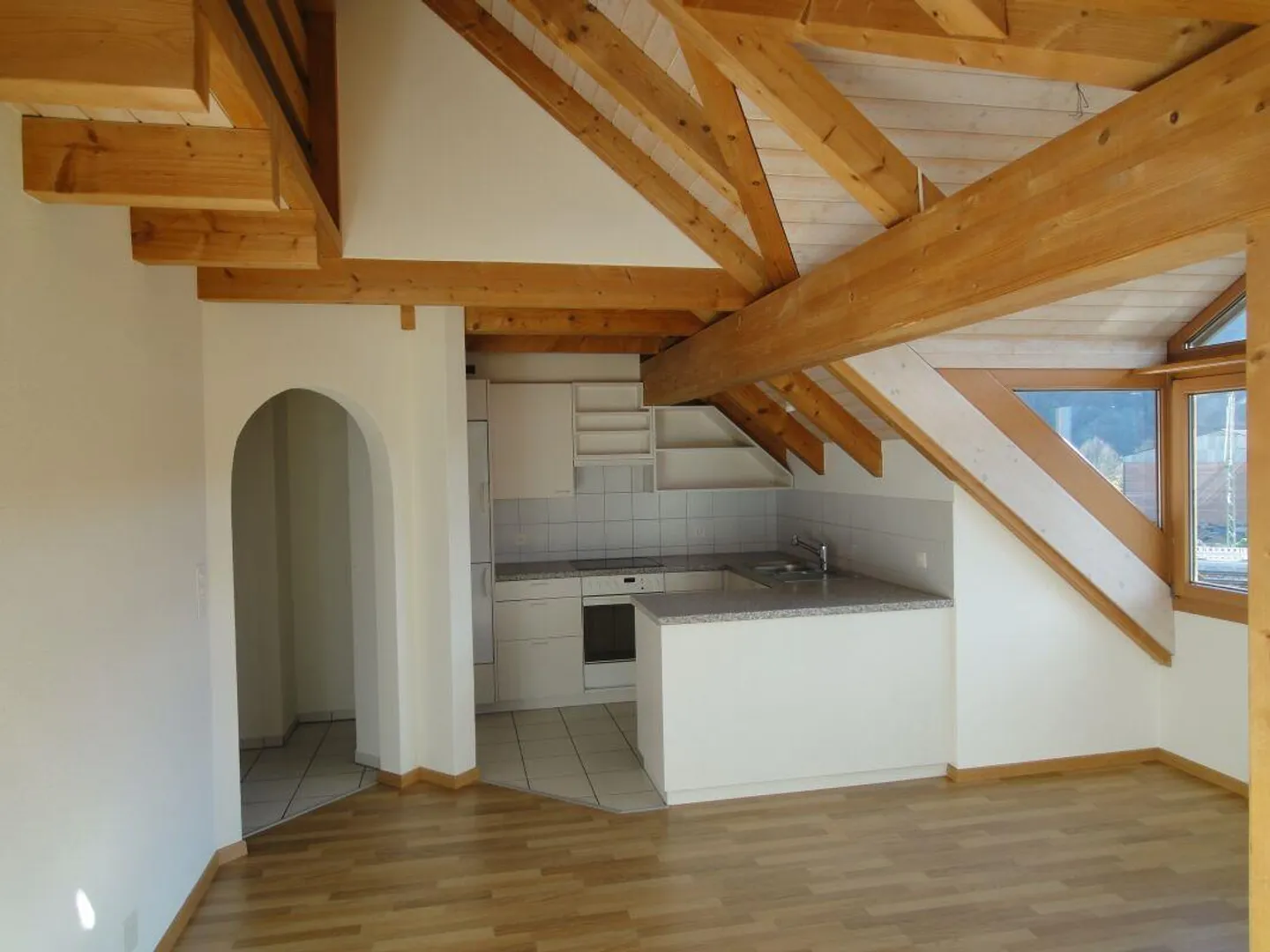 Dachwohnung mit Galerie und Cheminée - Foto 4 von 6