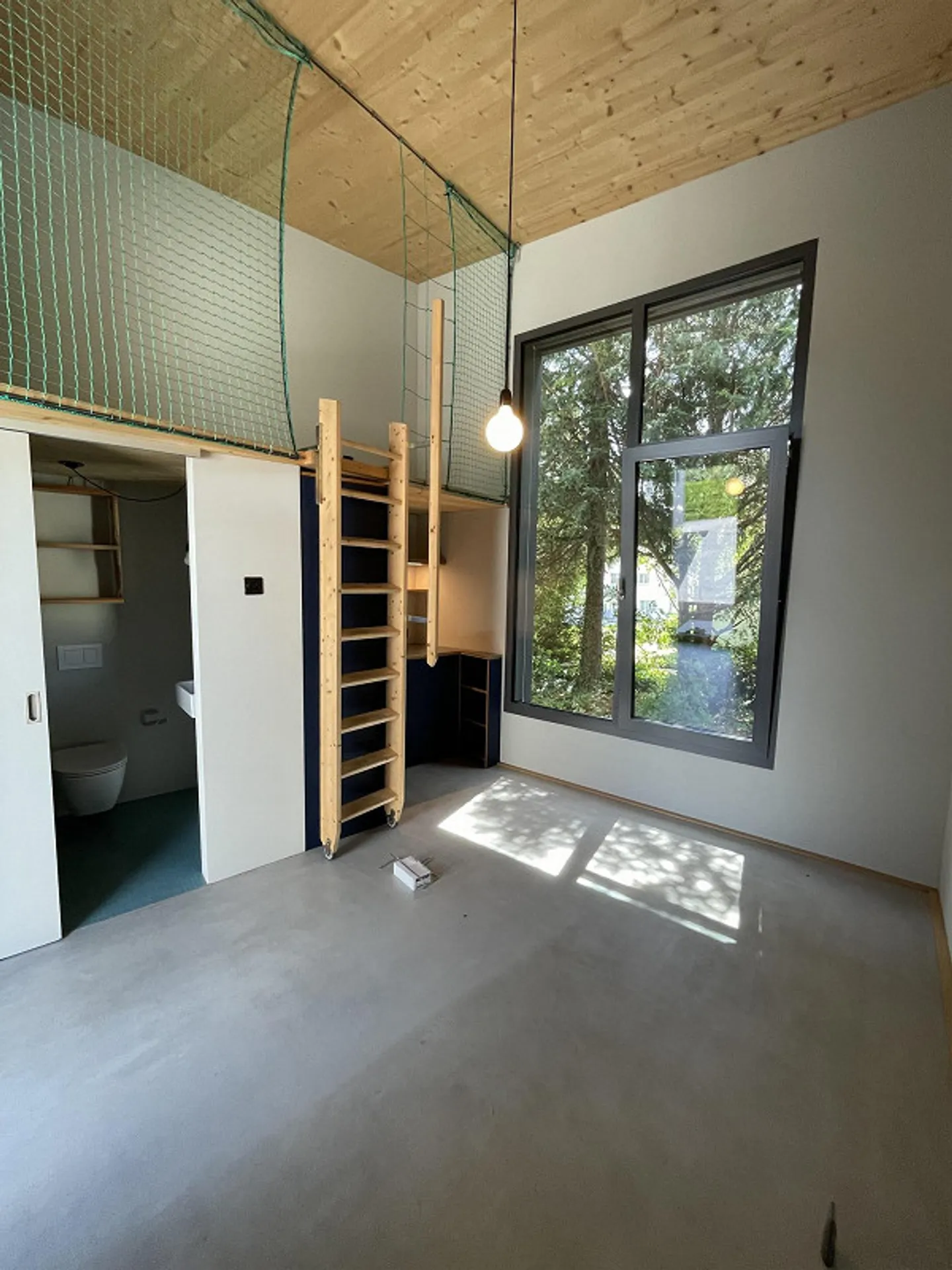 Studio apartment in an old textile factory - Photo 1 of 12