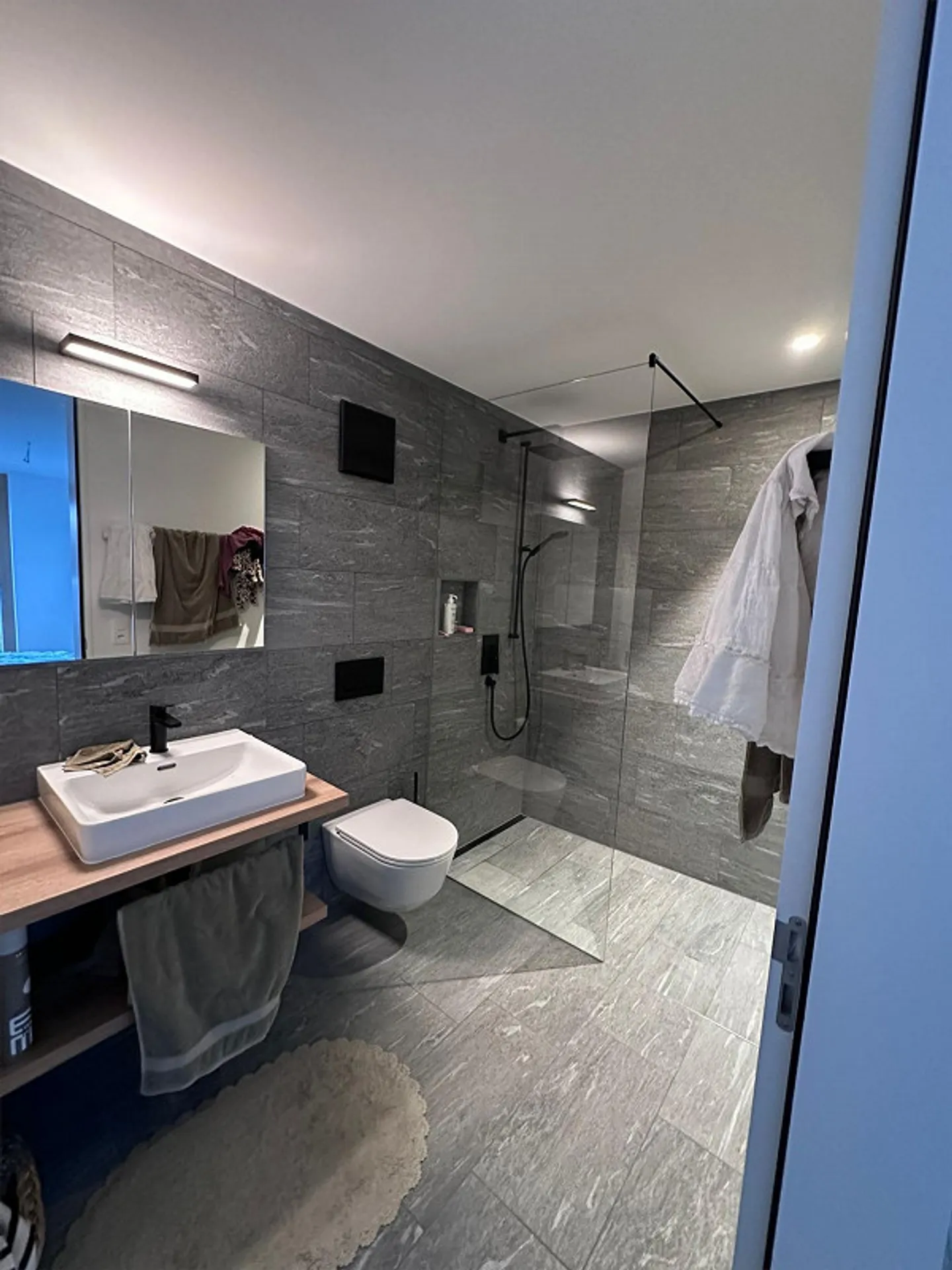 Sunny Terrace Apartment - Photo 10 of 12