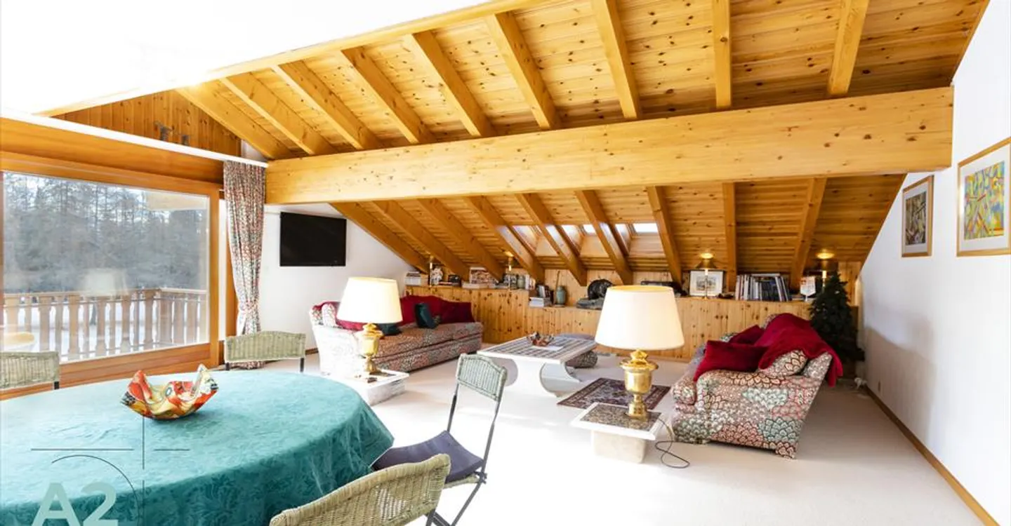 Attic Apartment on Golf - Photo 2 of 12