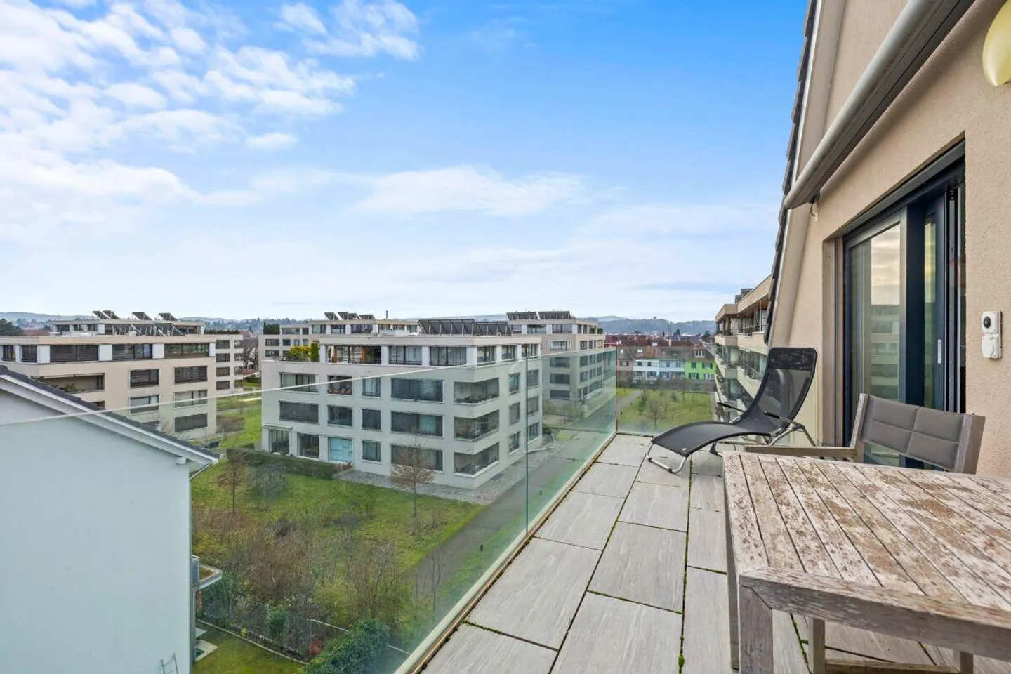 Vie moderne sur deux niveaux - Appartement en maisonette élégant à Allschwil - Photo 1 sur 13