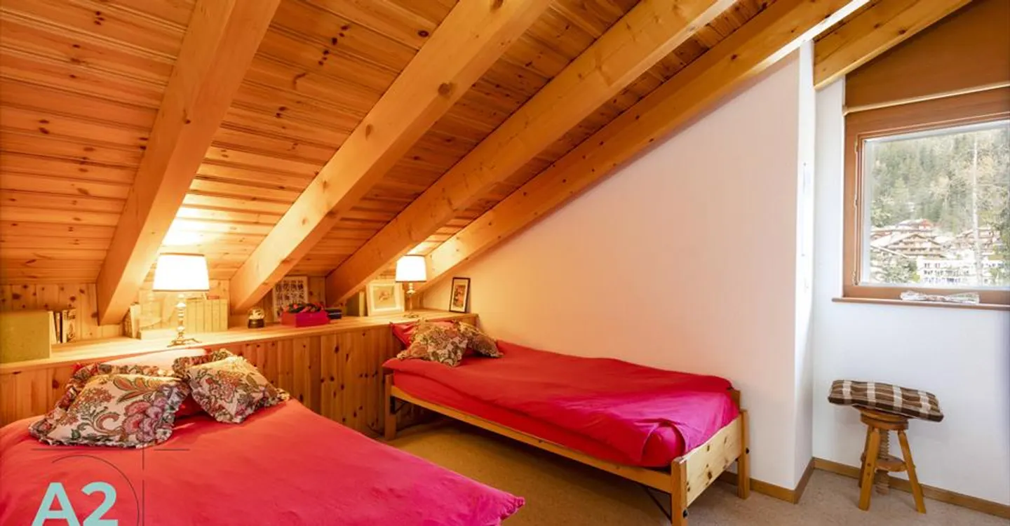 Attic Apartment on Golf - Photo 10 of 12