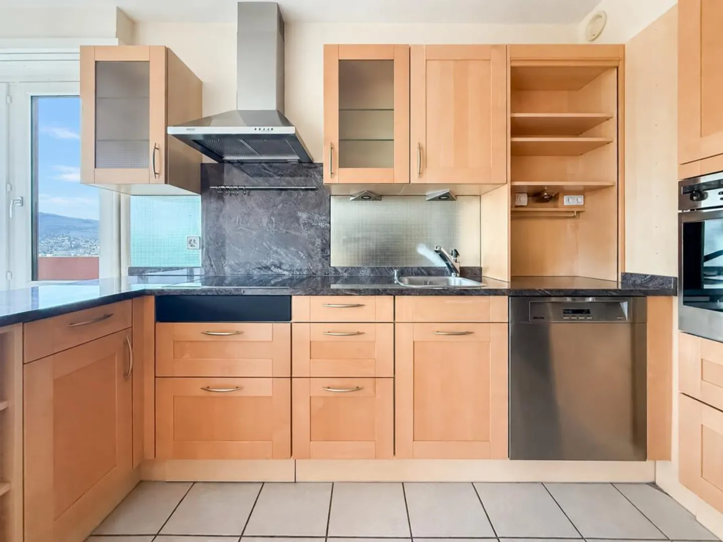 Appartamento 3.5 locali con vista panoramica - Foto 3 di 9