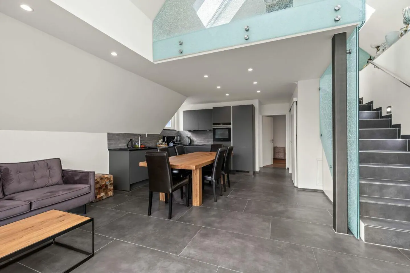 Vie moderne sur deux niveaux - Appartement en maisonette élégant à Allschwil - Photo 2 sur 13