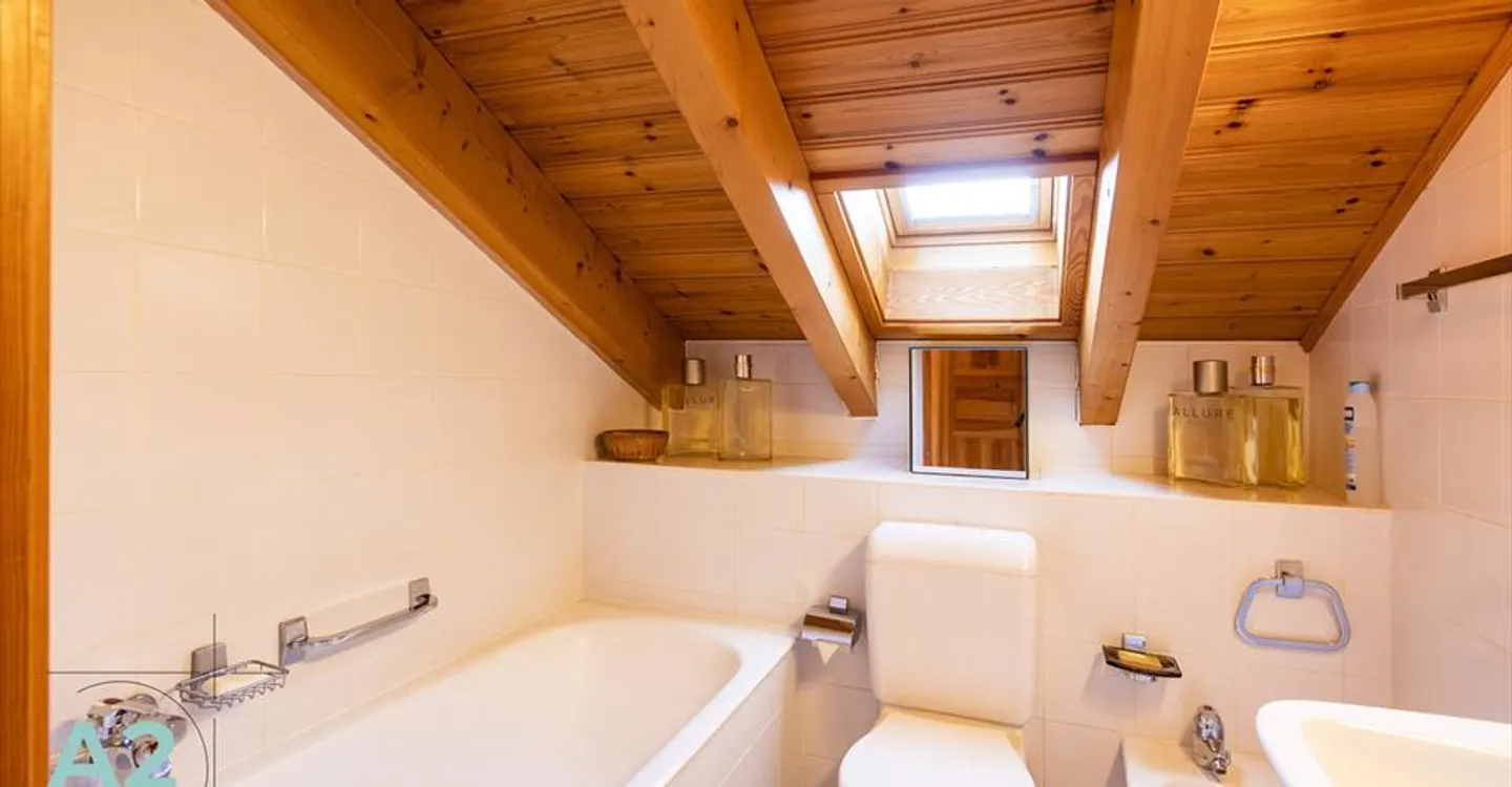 Attic Apartment on Golf - Photo 9 of 12