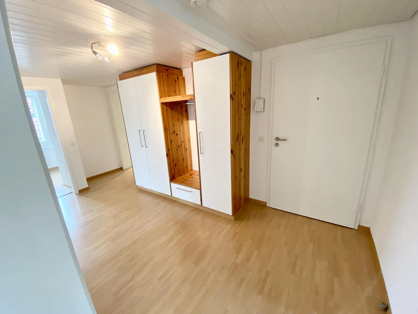 Appartement confortable de 4½ pièces dans une maison de 3 familles bien entretenue - Photo 2 sur 17