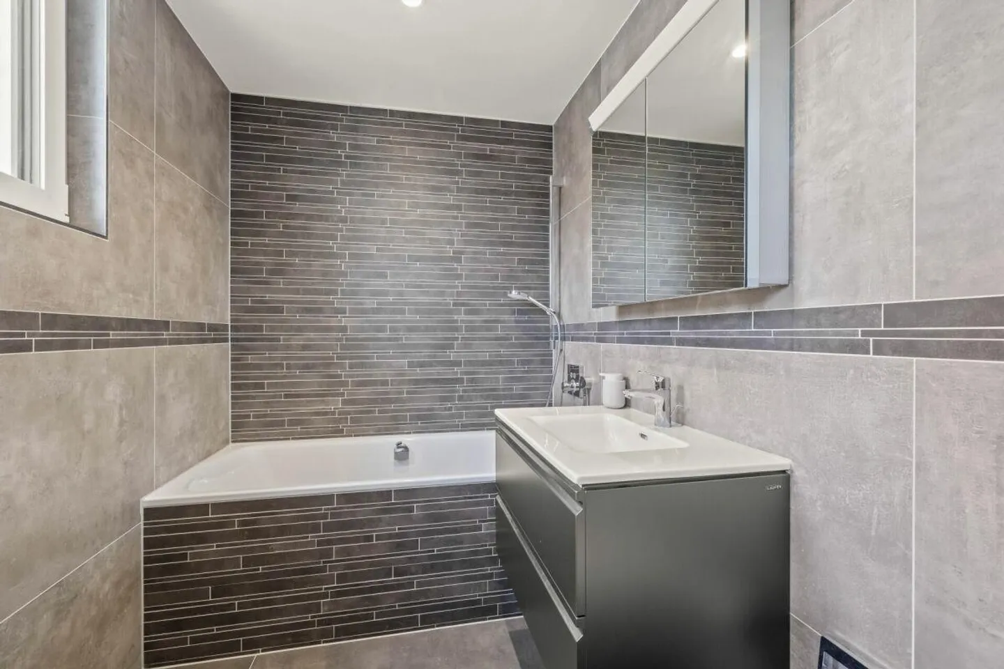 Vie moderne sur deux niveaux - Appartement en maisonette élégant à Allschwil - Photo 8 sur 13