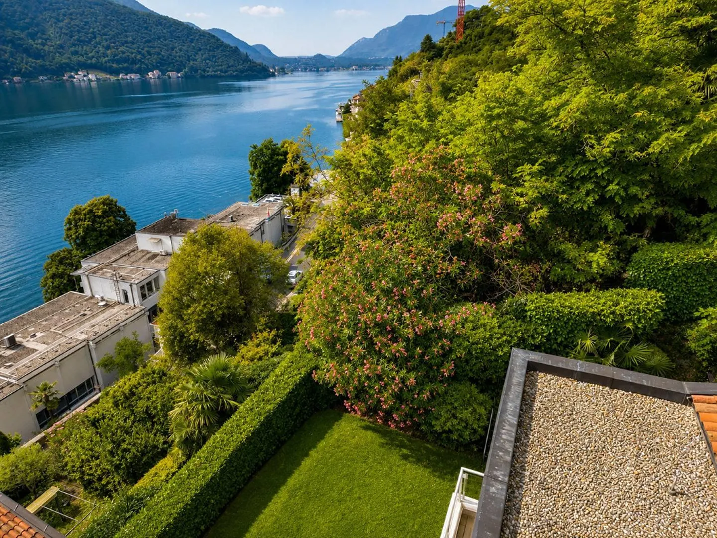 Exclusive duplex with private garden and lake view - Photo 4 of 13