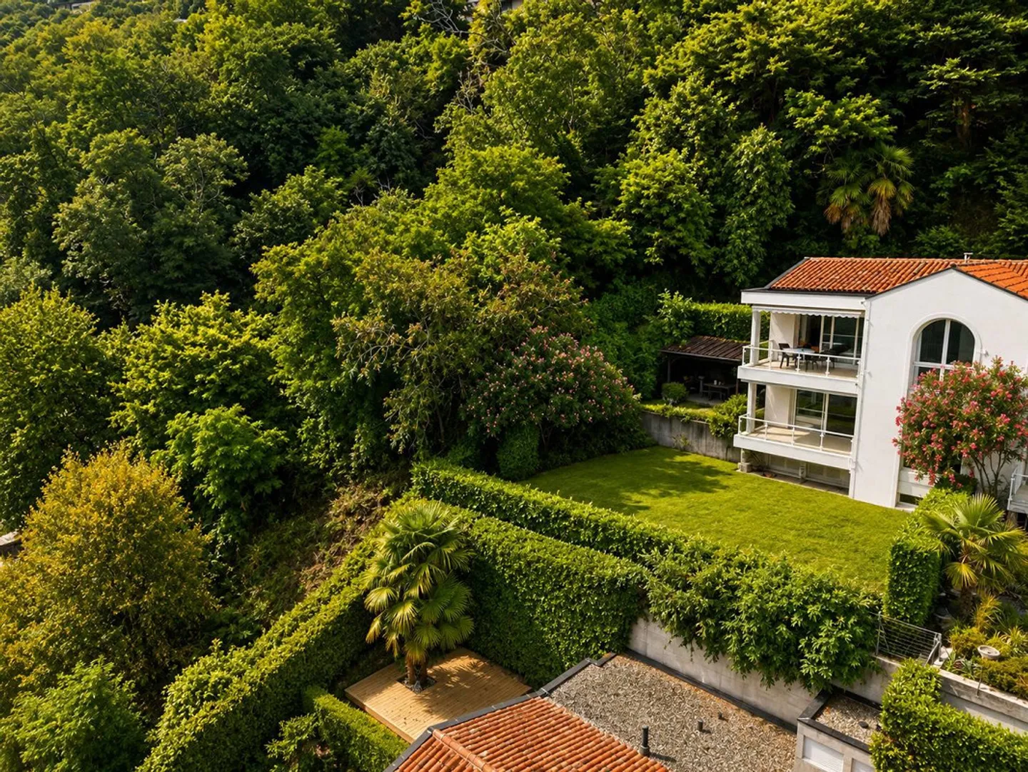 Exclusive duplex with private garden and lake view - Photo 3 of 13