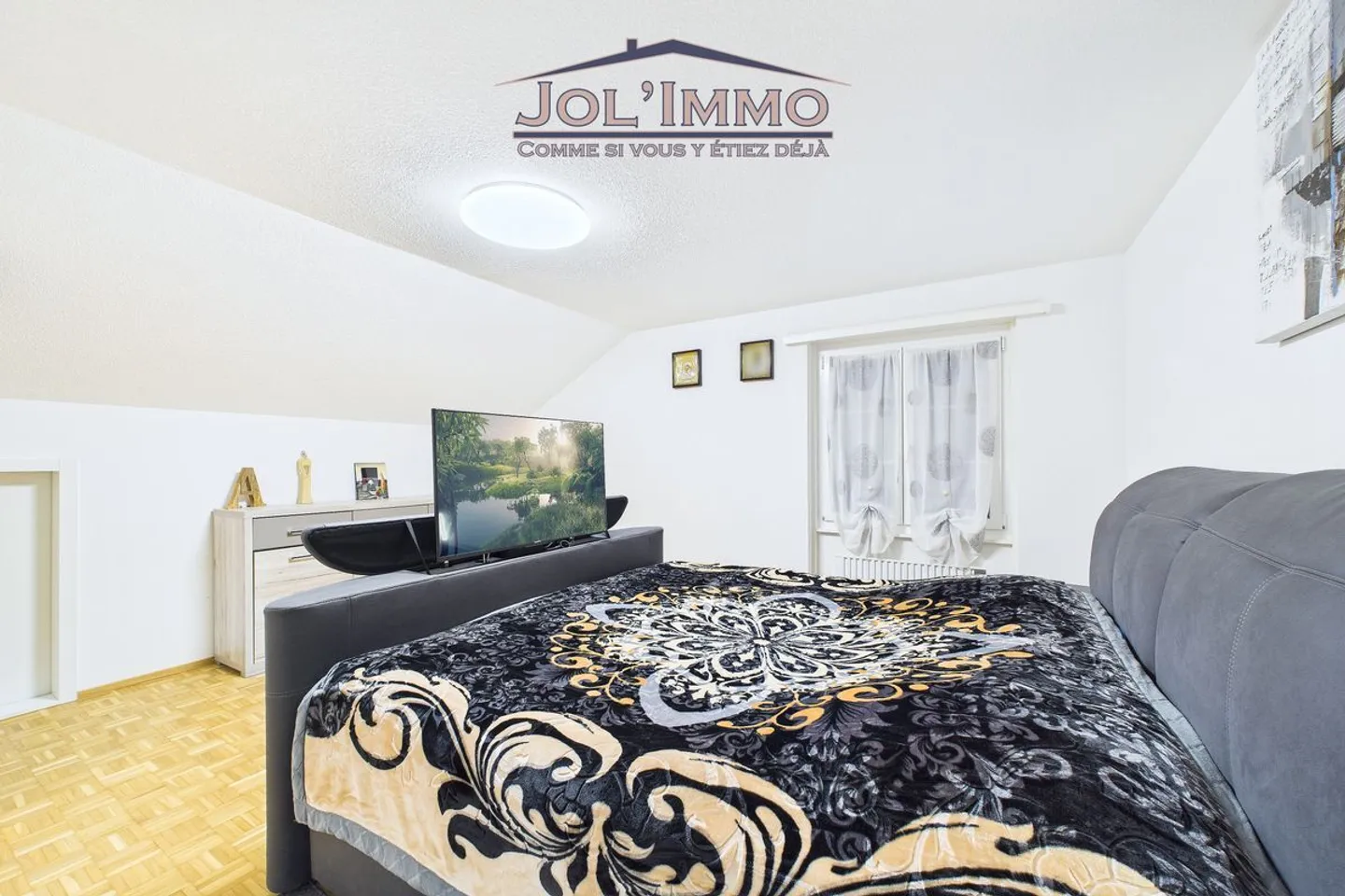 Geräumige renovierte 5,5-Zimmer-Wohnung mit Kamin - 125 m² - Dombresson - Foto 4 von 9