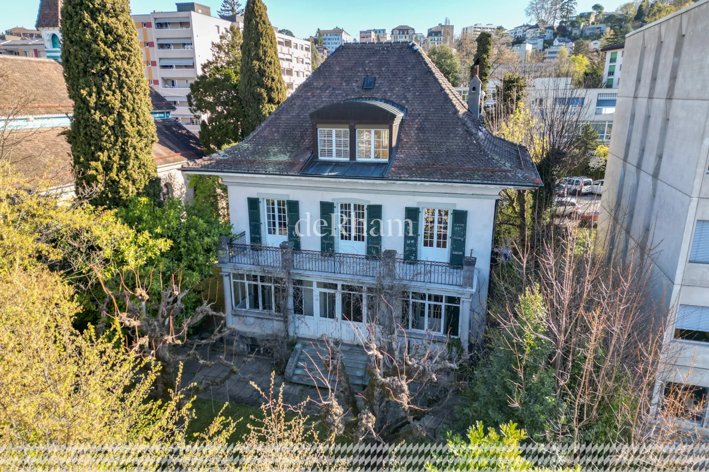 Proprietà caratteristica di 7,5 stanze con giardino - Foto 1 di 12