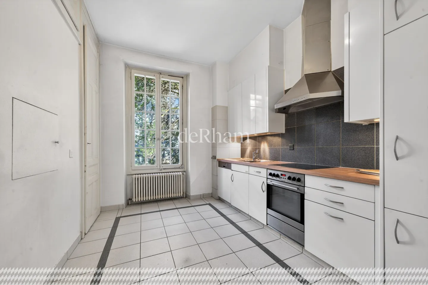 Proprietà caratteristica di 7,5 stanze con giardino - Foto 4 di 12