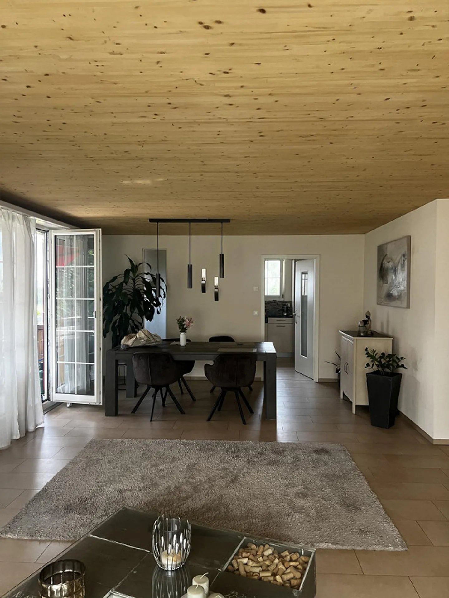Charming 4.5-room apartment with balcony and panoramic view - Photo 1 of 15