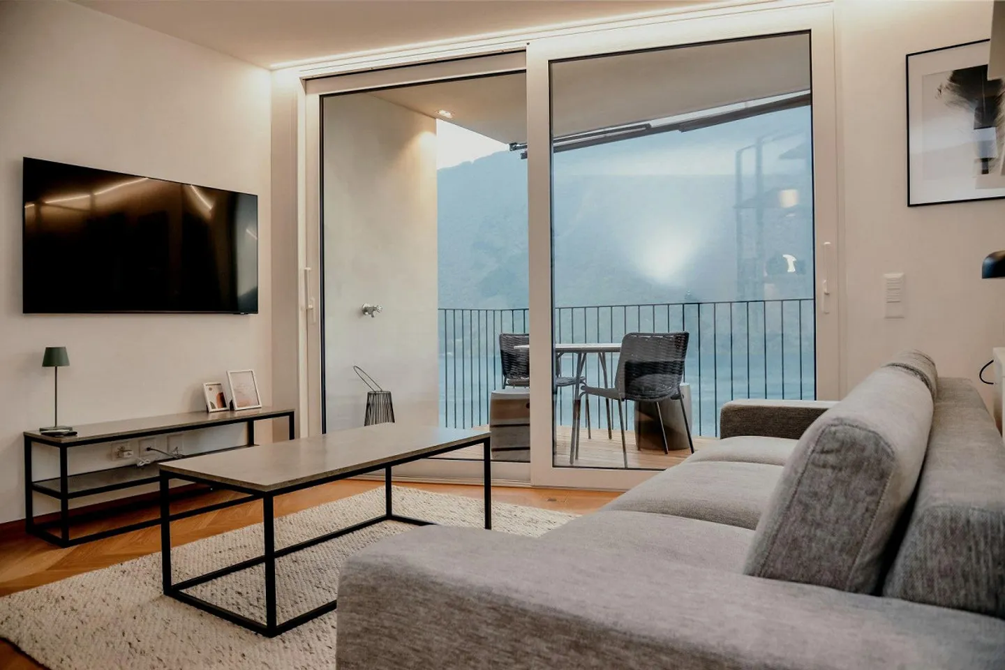 APPARTEMENT FANTASTIQUE DE 3,5 PIÈCES - AVEC UNE MAGNIFIQUE VUE SUR LE LAC DE LUGANO - Photo 3 sur 13