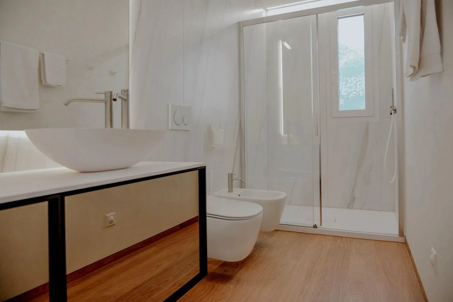 APPARTEMENT FANTASTIQUE DE 3,5 PIÈCES - AVEC UNE MAGNIFIQUE VUE SUR LE LAC DE LUGANO - Photo 9 sur 13