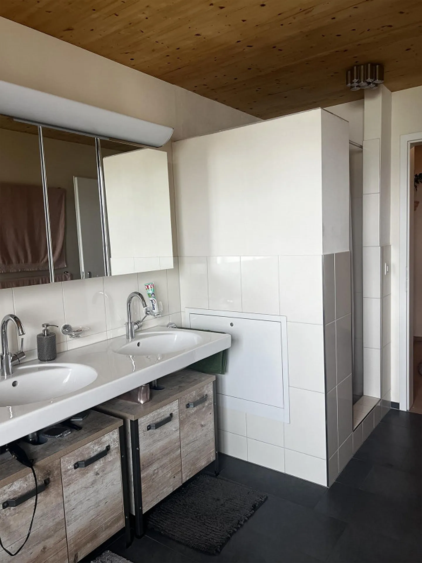 Charming 4.5-room apartment with balcony and panoramic view - Photo 10 of 15