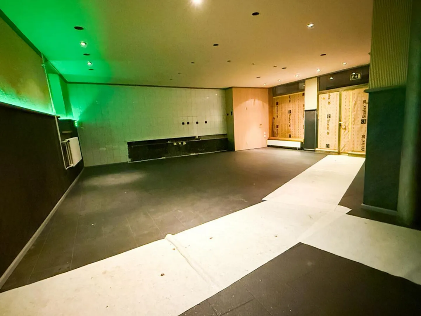 Bar, café or snack possible - Commercial premises in the heart of the old town - Photo 5 of 12