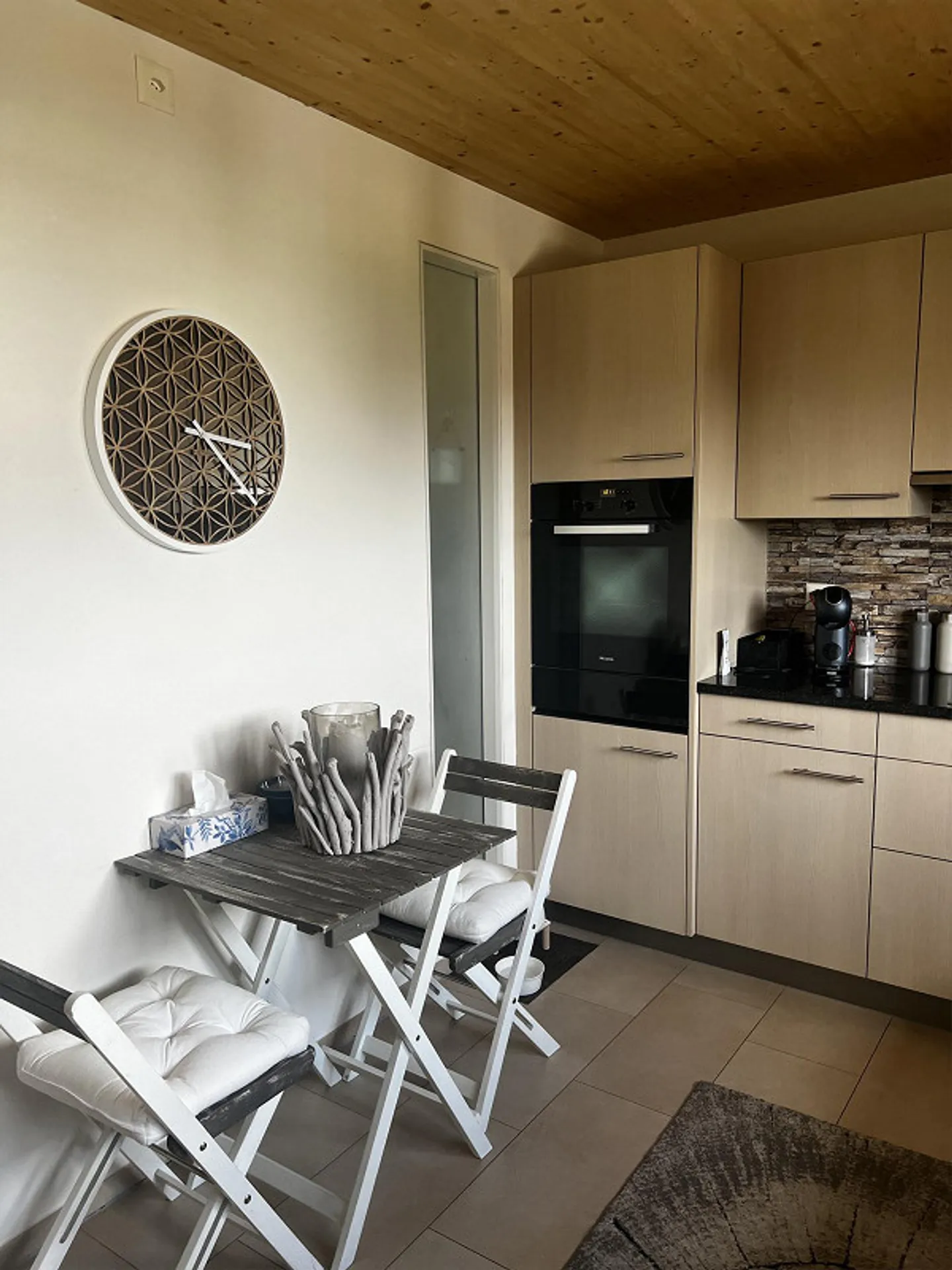 Charming 4.5-room apartment with balcony and panoramic view - Photo 12 of 15