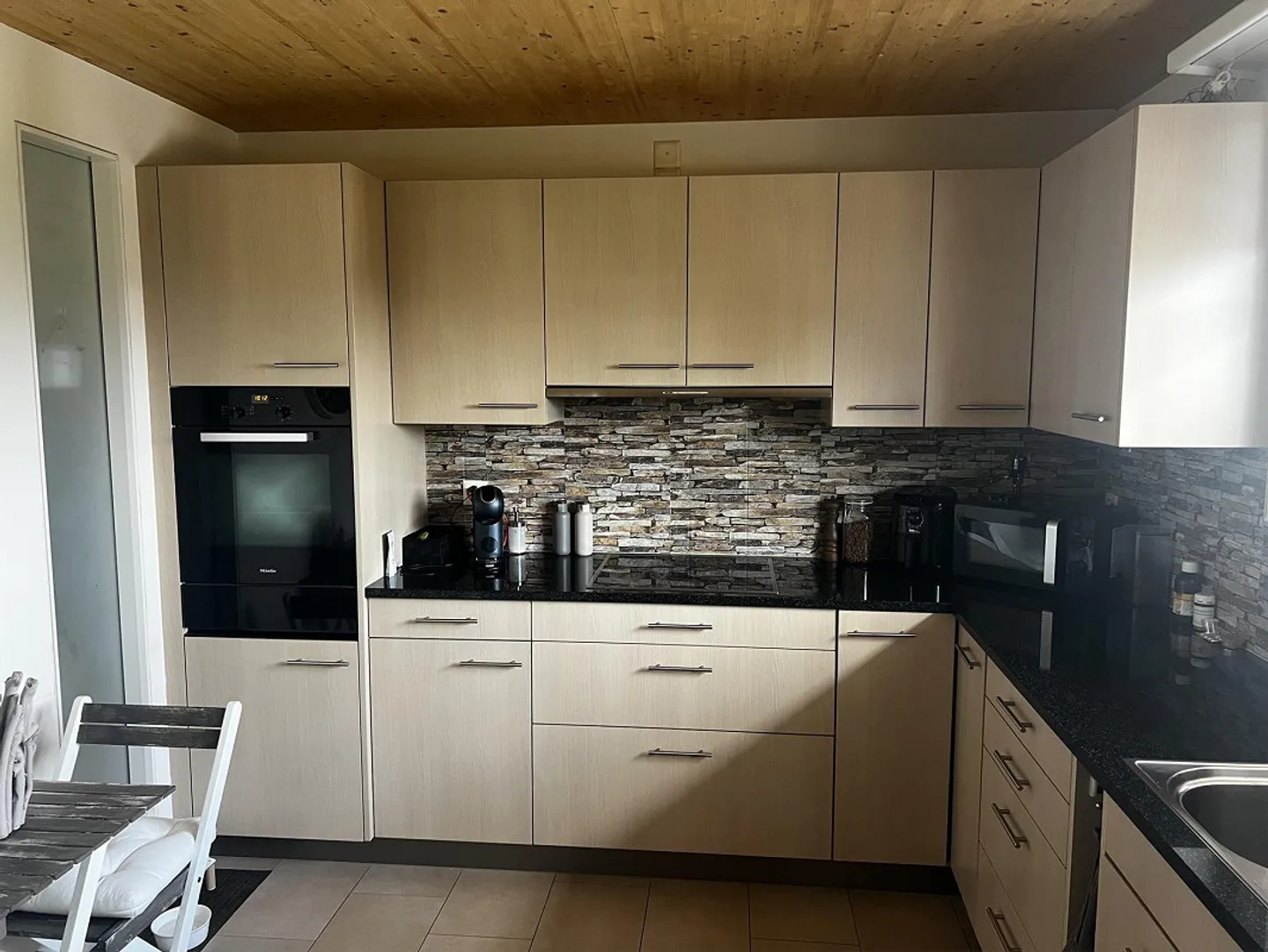 Charming 4.5-room apartment with balcony and panoramic view - Photo 13 of 15