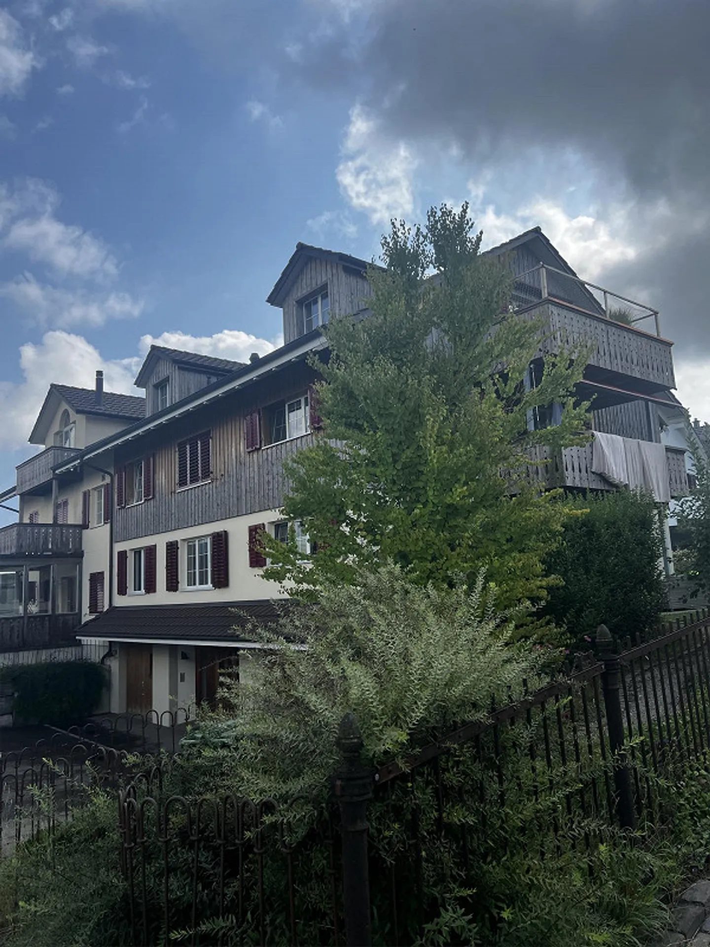 Charming 4.5-room apartment with balcony and panoramic view - Photo 14 of 15
