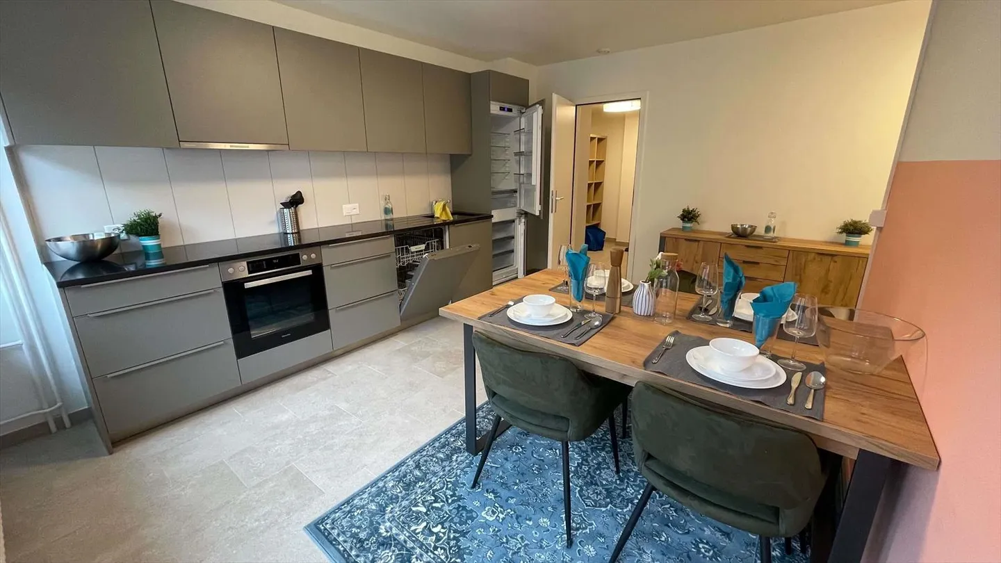 Room 1 piece - Photo 5 of 11