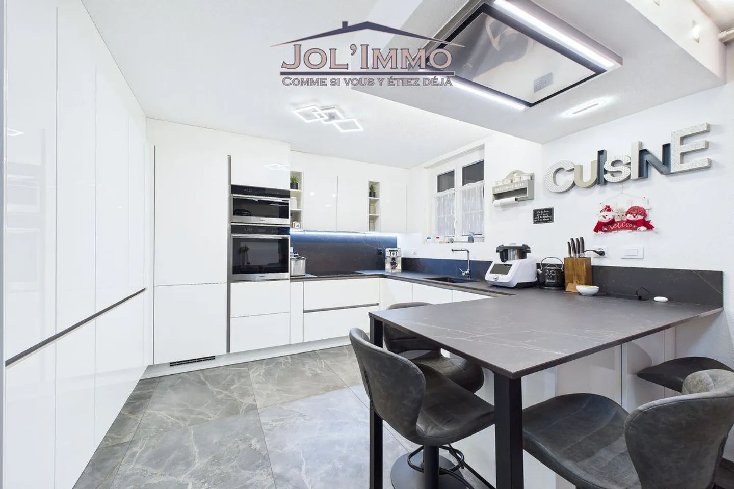 Geräumige renovierte 5,5-Zimmer-Wohnung mit Kamin - 125 m² - Dombresson - Foto 8 von 9