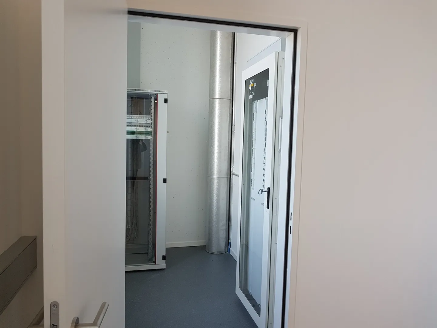 Modern Commercial Space for Rent - Photo 3 of 5