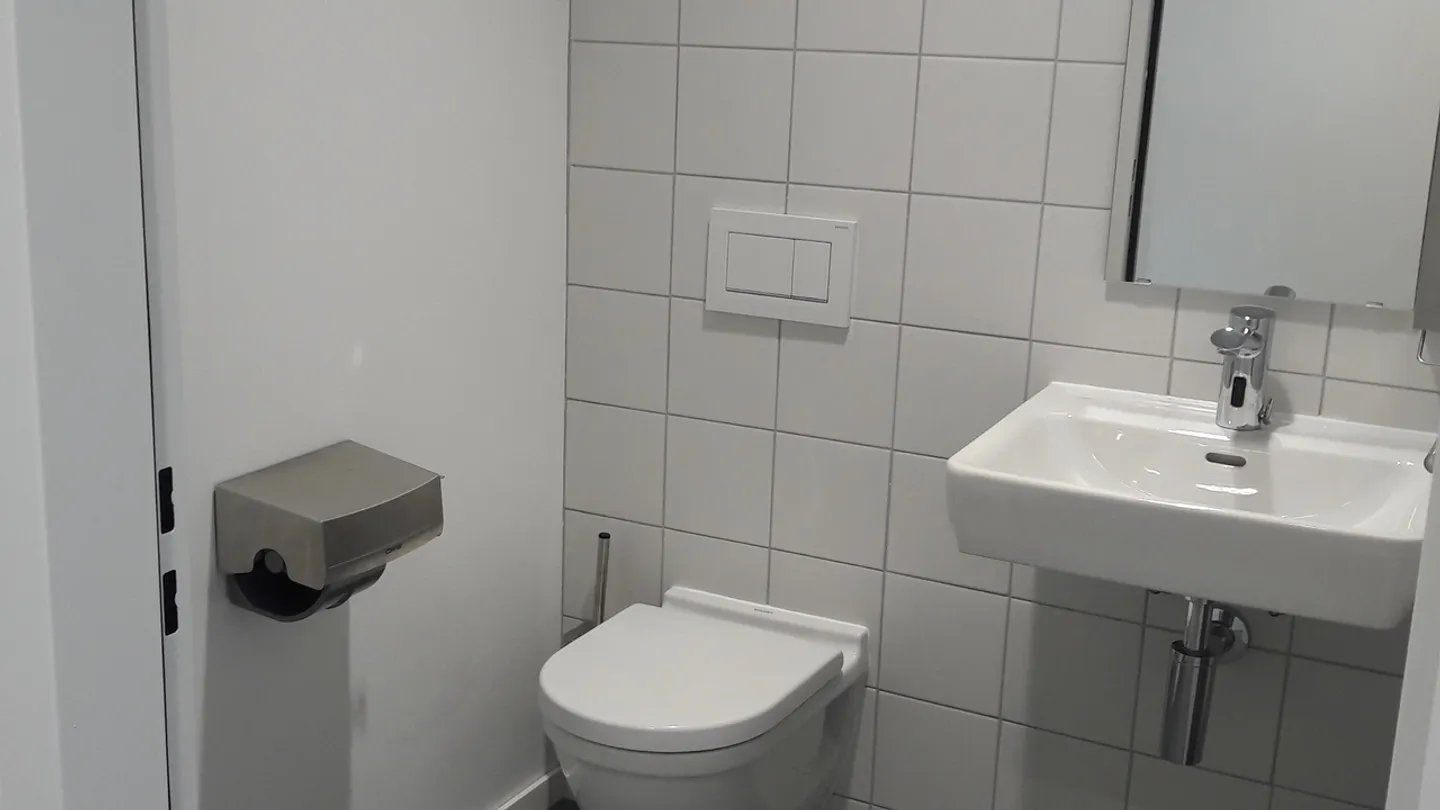 Modern Commercial Space for Rent - Photo 5 of 5