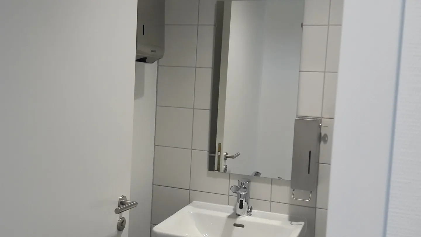 Modern Commercial Space for Rent - Photo 4 of 5
